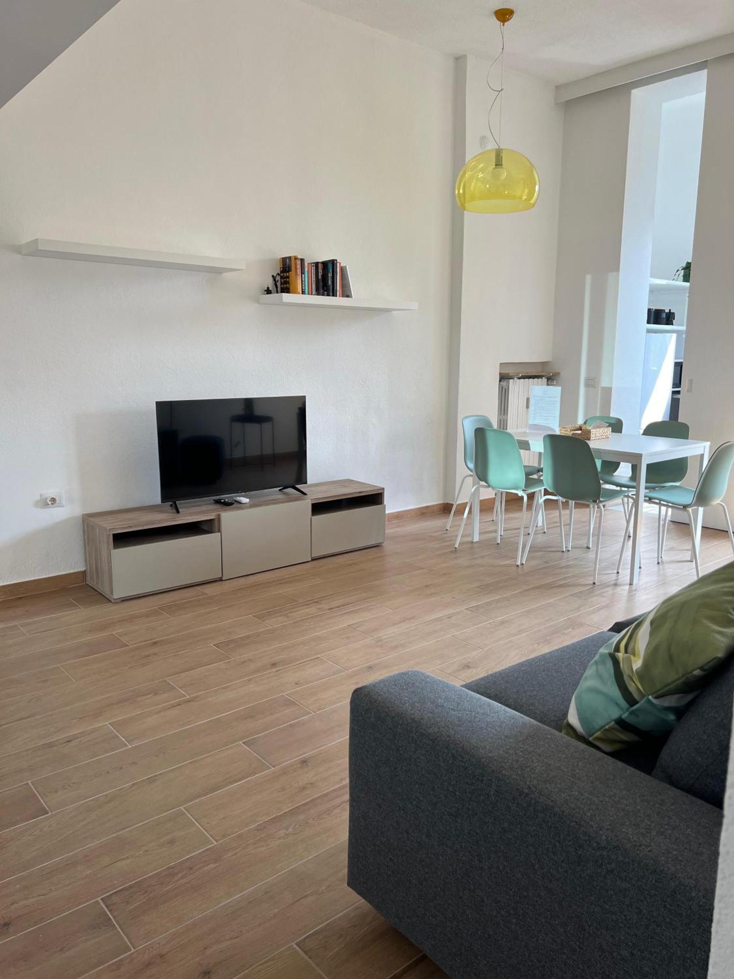 מילאנו New Apartment With Balcony, Isola Bosco Verticale מראה חיצוני תמונה