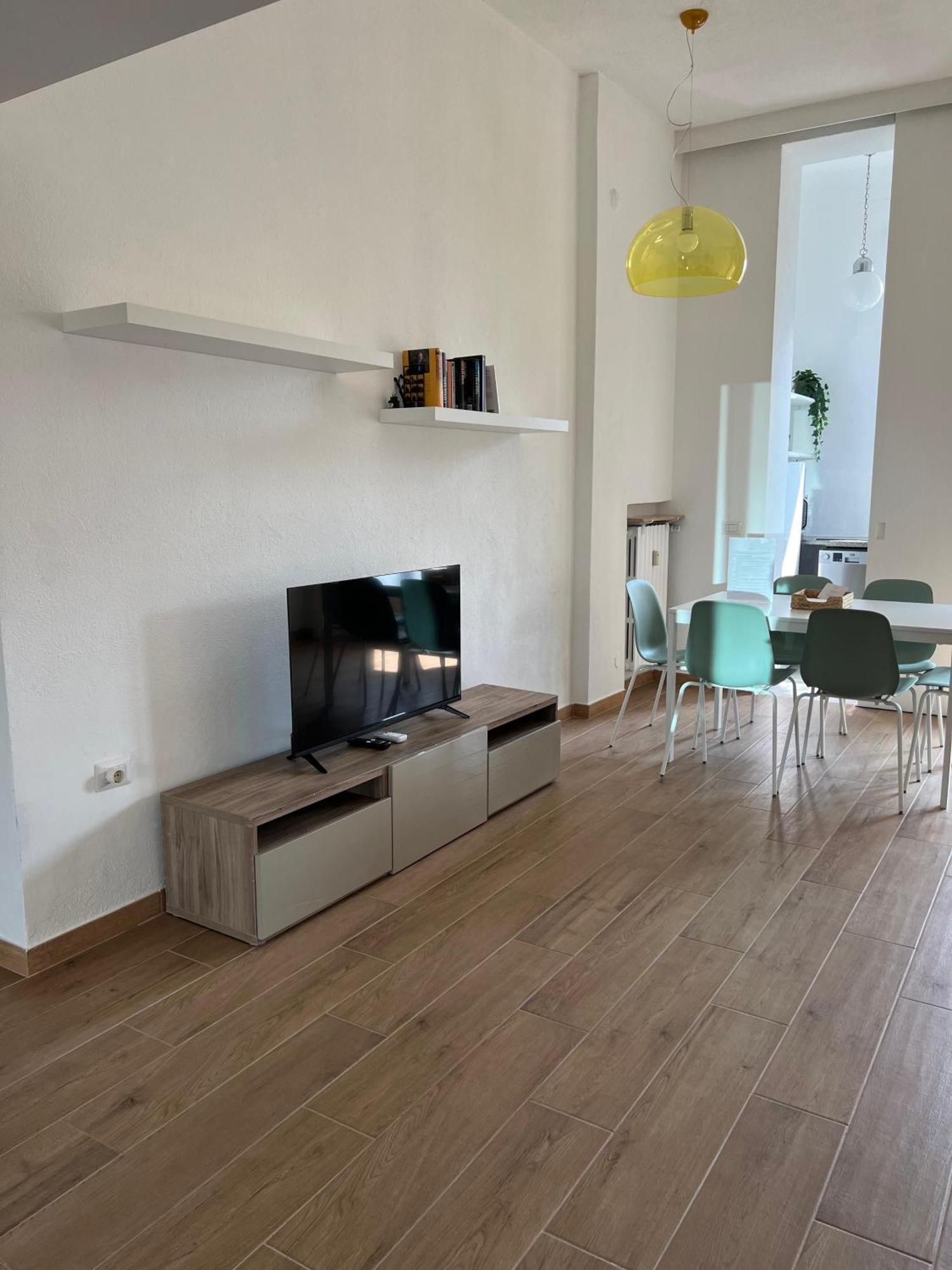 מילאנו New Apartment With Balcony, Isola Bosco Verticale מראה חיצוני תמונה