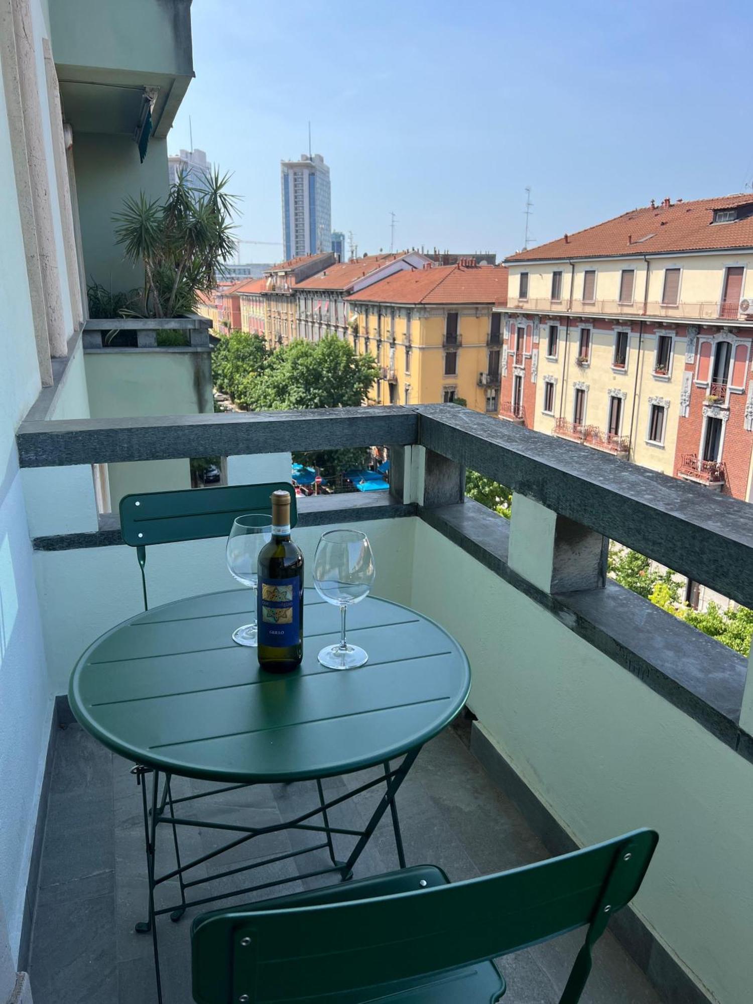 מילאנו New Apartment With Balcony, Isola Bosco Verticale מראה חיצוני תמונה