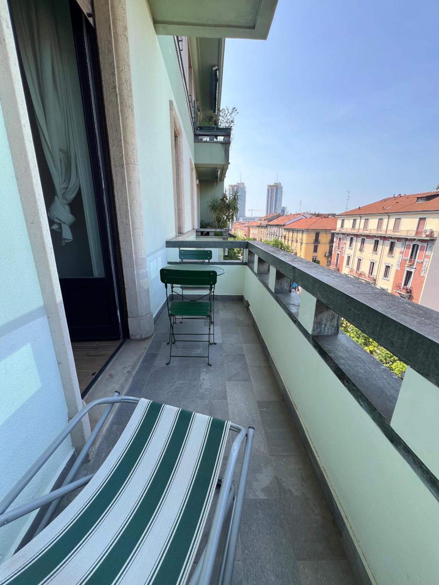 מילאנו New Apartment With Balcony, Isola Bosco Verticale מראה חיצוני תמונה